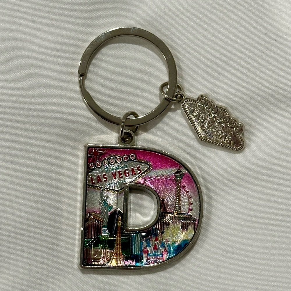 🖤 Vegas keychain "D"